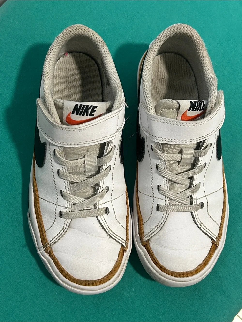 Nike Court Legacy -Tennis style shoe- SZ: 1Y